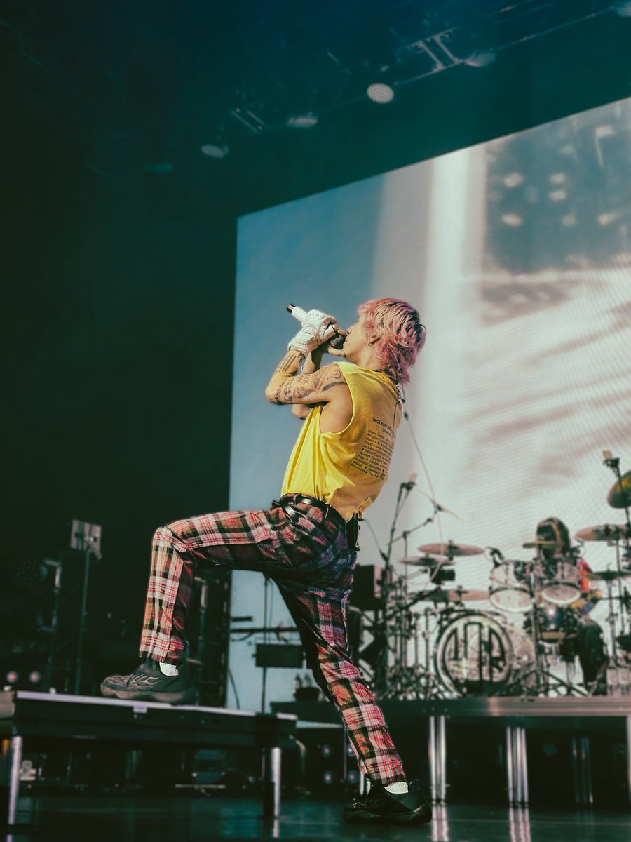 becauseofhobi's tweet photo. ONE OK ROCK, in Orlando 

05252025 | photo thread 📸✨

@ONEOKROCK_japan #ONEOKROCK_NorthAmericanTour2025 https://t.co/IsMhl4kpFc