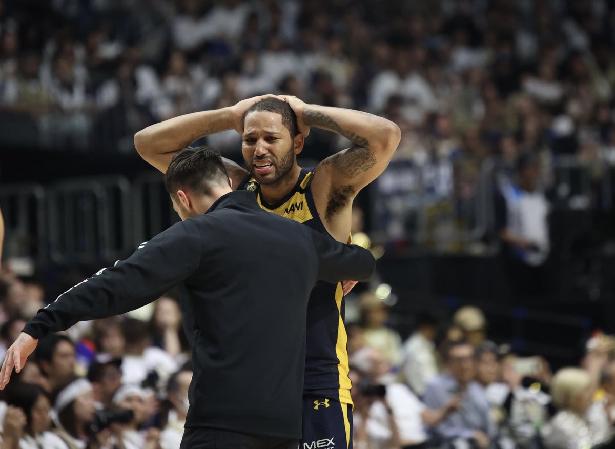 basket_count's tweet image. 宇都宮が琉球との歴史に残るゲーム3の激闘を制し、リーグ最多3度目の優勝を達成しました。おめでとうございます！！！
#Bリーグ #りそなグループ
#Bリーグファイナル