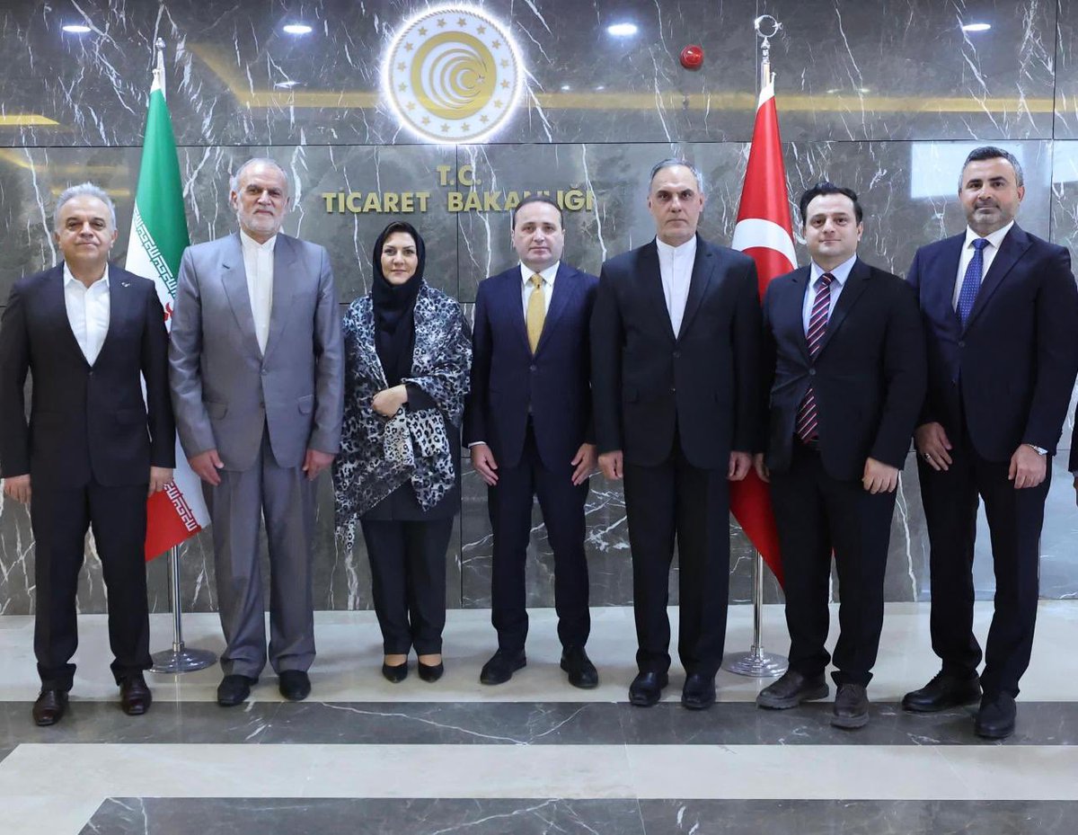 Bugün Ankara’da Ticaret Bakan Yardımcısı Sayın Mustafa Tuzcu, İran İslam Cumhuriyeti Ekonomi Diplomasisinden Sorumlu Dışişleri Bakan Yardımcısı Sayın Seyyid Resul Muhajer başkanlığındaki İran heyeti ile bir görüşme gerçekleştirdi.

Görüşmede, Türkiye ve İran arasındaki ticari ve