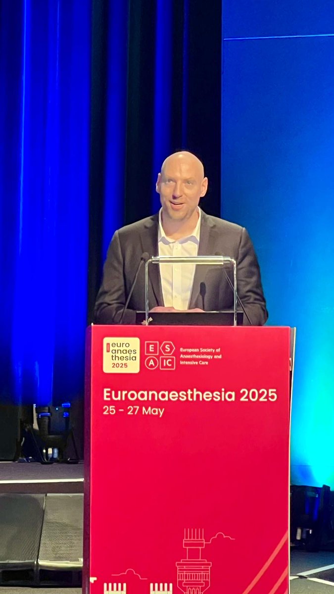 Prof Bernd Saugel, BJA Editor, delivering the Hot Topics in Anaesthesiology lecture at #euroanaesthesia #EA25