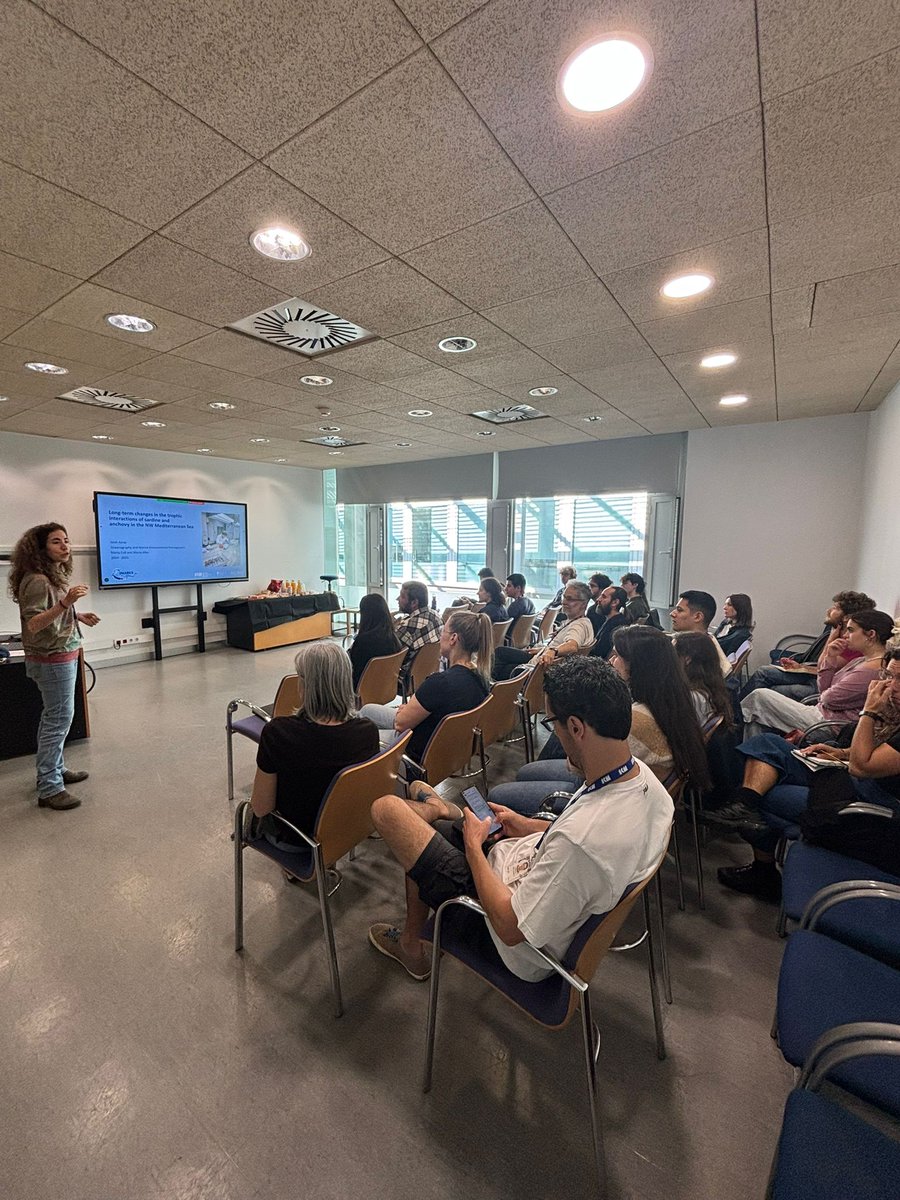 🎓 Last Friday at <a href="/iMARES_group/">iMARES</a> we held our #TFMday!
A great opportunity for our MSc students to share the research they’ve been working on these past months.

Here's a short thread with their work 👇

<a href="/ICMCSIC/">ICM-CSIC</a>
