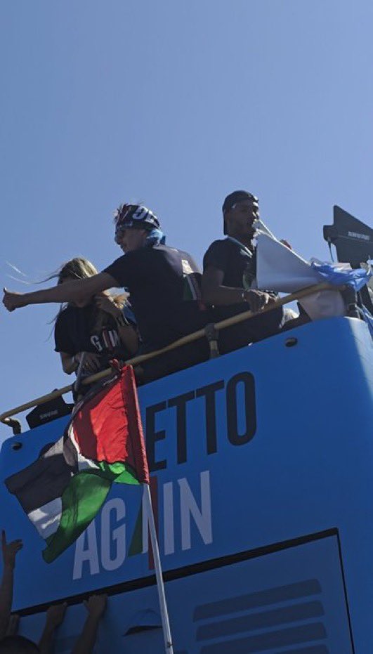 leylahamed's tweet photo. Napoli @sscnapoliES x Palestine 🤝🏽🇵🇸

Clubs may stay silent. Fans will not. https://t.co/Mv112shlCA