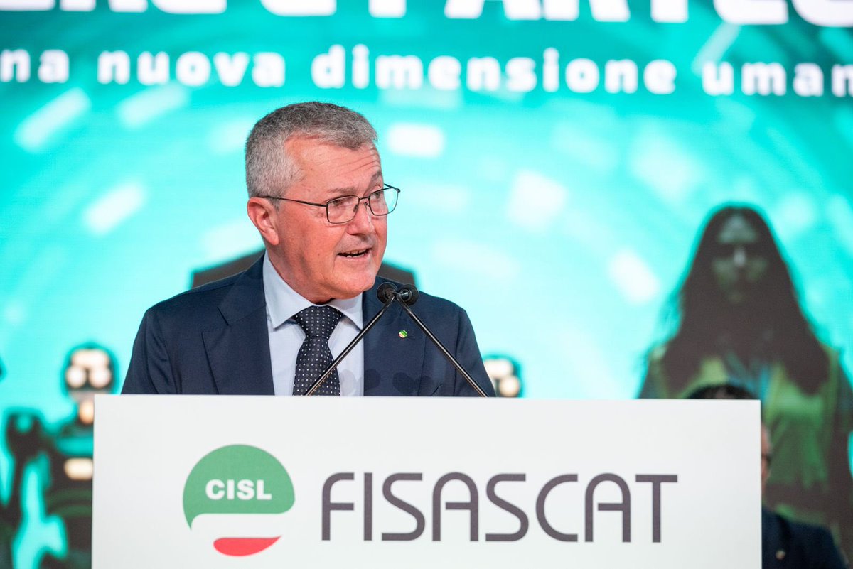 FisascatCisl75's tweet photo. 🟢 #27maggio #PromuoverePartecipare #XXICongresso Nazionale #FisascatCisl @davide_guarini: “Il Congresso è l’occasione per tracciare un bilancio dell’ultimo triennio della federazione. Dal nostro #BilancioDiMissione emerge il profilo di una federazione che conta oltre 426.000 iscritti in tutta Italia (+4,5% dal 2022 ad oggi), per il 62,5% donne. Crescono i giovani under 35, oltre 65.000. E, a riprova della multiculturalità della Fisascat, oltre 100.000 sono le lavoratrici e i lavoratori di nazionalità straniera”.