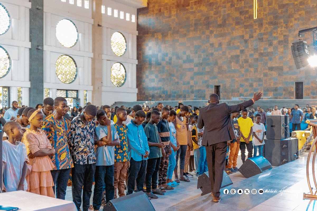 AdelHewardMills's tweet photo. 🔥 Encounter Service | May 25, 2025 🔥
What a moment in Church!
We celebrated our grads 🎓 &amp; appointed fresh pastors 🙌

#EncounterService #YChurchGrads #NextGenLeaders #AnointedAndAppointed https://t.co/KiWLYgZ2IE