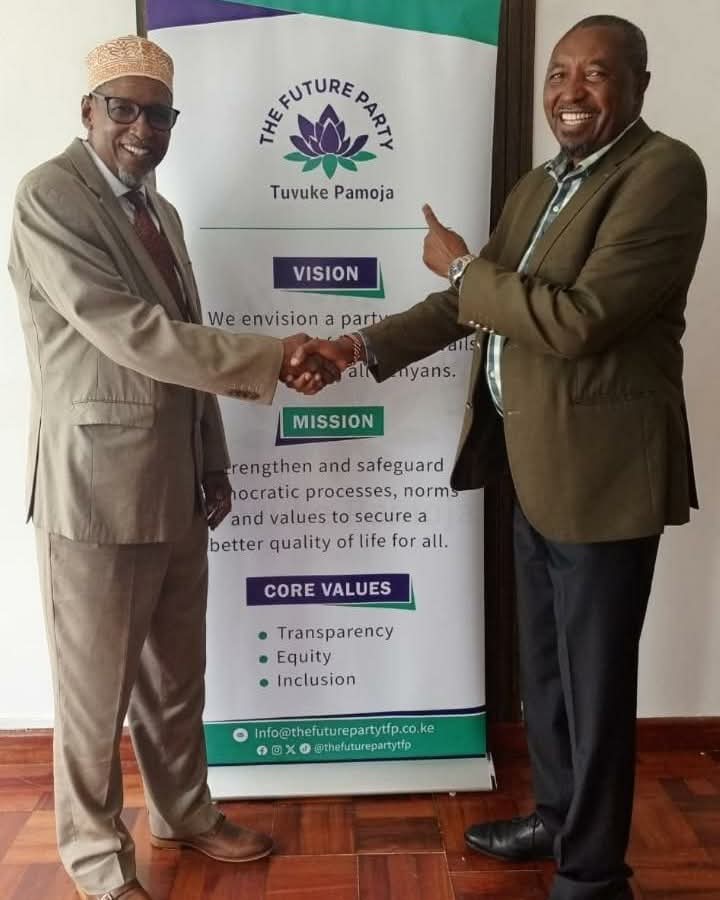 Mekatili_KE's tweet photo. @kimaningunjiri alifanya mkutano leo na Prof. Yusuf Elmi kutoka Kaunti ya Wajir & mijadala iliyohusu uongozi wa kitaifa na utawala.Pia walibadilishana maarifa kuhusu kukuza maadili ya kidemokrasia,kuimarisha uwajibikaji wa kisiasa & kushughulikia changamoto zinazokabili taifa. https://t.co/9X6iSUi6yX