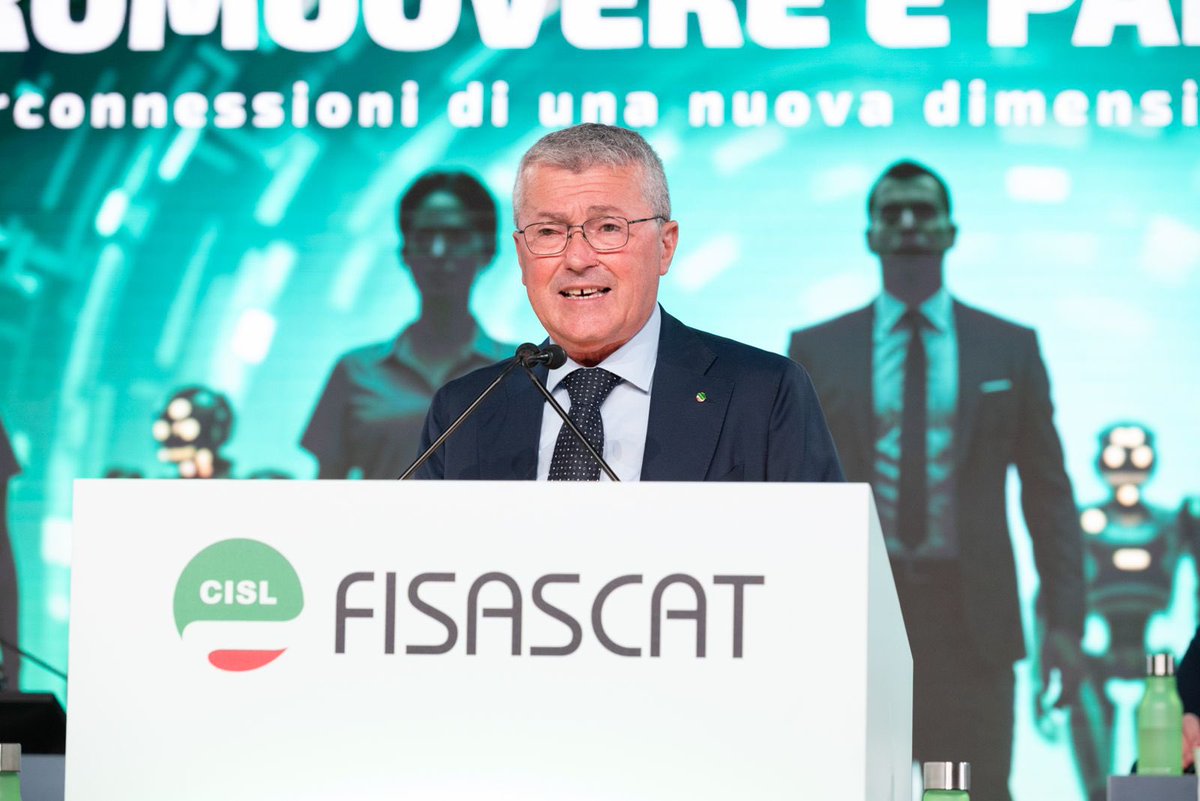 FisascatCisl75's tweet photo. 🟢 #27maggio #PromuoverePartecipare #XXICongresso Nazionale #FisascatCisl @davide_guarini: “Il Congresso è l’occasione per tracciare un bilancio dell’ultimo triennio della federazione. Dal nostro #BilancioDiMissione emerge il profilo di una federazione che conta oltre 426.000 iscritti in tutta Italia (+4,5% dal 2022 ad oggi), per il 62,5% donne. Crescono i giovani under 35, oltre 65.000. E, a riprova della multiculturalità della Fisascat, oltre 100.000 sono le lavoratrici e i lavoratori di nazionalità straniera”.