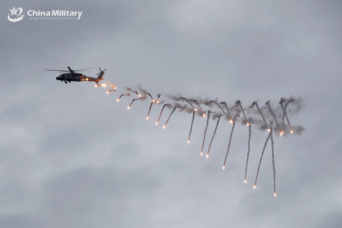ChinaMilBugle's tweet image. #JointExercise: On May 26, participating troops of China-Cambodia &quot;#GoldenDragon2025&quot; joint exercise conducted aerial and maritime live-force drill near the Port of #Sihanoukville in #Cambodia. #Chinamilitary