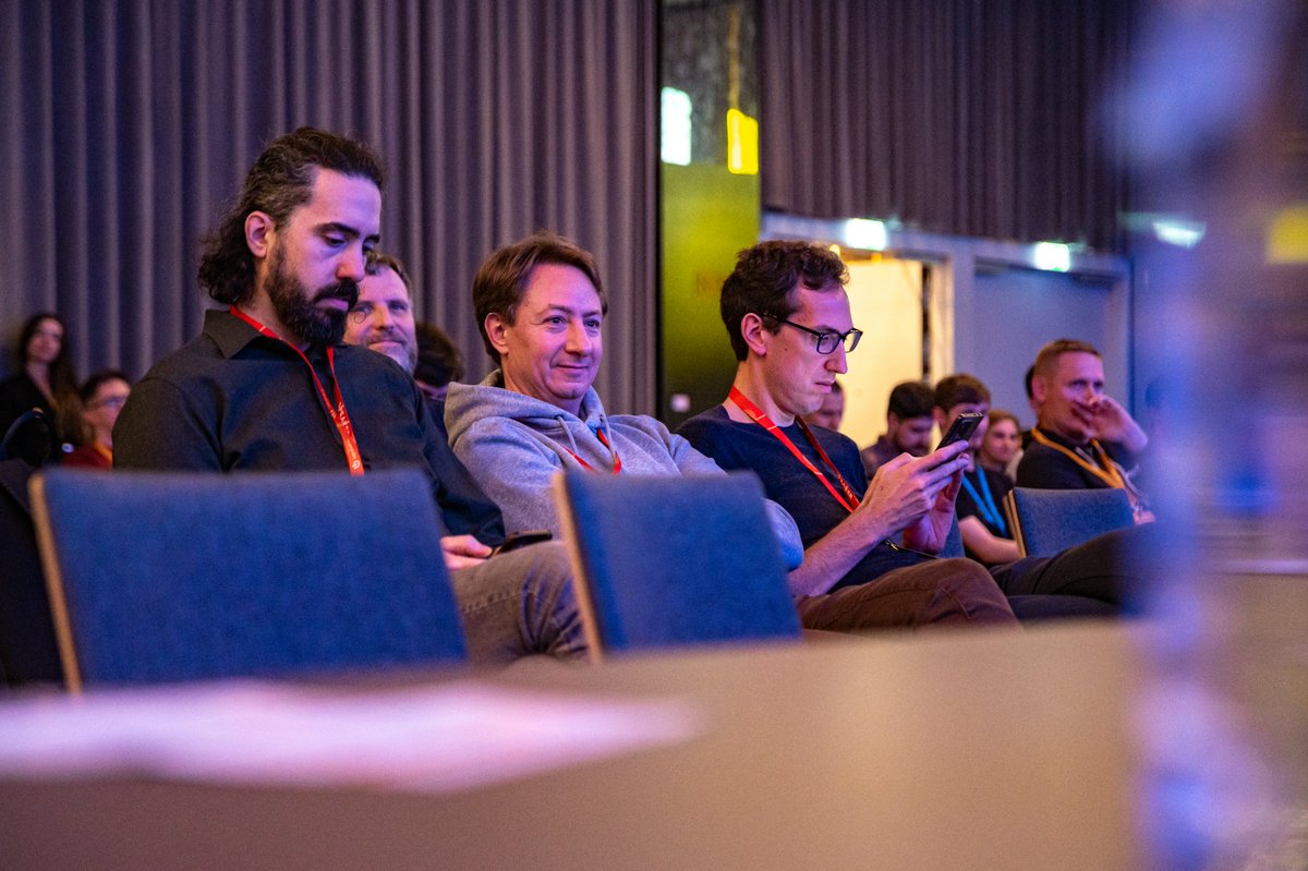 update_conf's tweet photo. 😍 We love to share dev's knowledge as speakers: Mabrouk Mahdhi, @BronwenZ , @konradkokosa, @kajdusz,  @lovelacecoding, @tomasherceg with the community.

#QandA #UCK25 #UpdateConference #discussion #networking