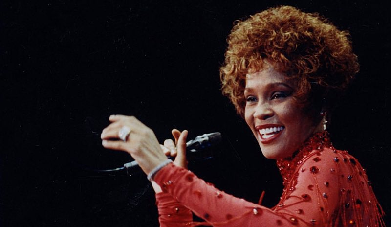 eilishchart's tweet image. .@BillieEilish (7) becomes the 3rd artist in history with the most wins in a single night at the AMAS, behind Whitney Houston (8) and Michael Jackson (8)!