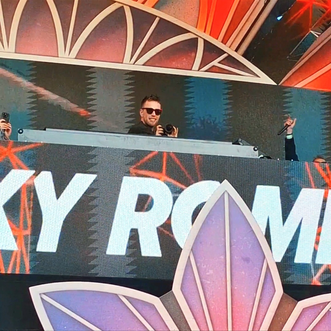 Bryanonyma's tweet photo. 10 years of show with @nickyromero for me🙏🏼❤️
Immense sensation by thinking memories of a lifetime!
This is what we celebrated, there is 10 day!🙌🏼✨
Rewind one frame, bring back the moment 🎥
15th NR show happened to me this month 🔥
https://t.co/S0OUCXR3QB
#ProtocolFamily 💜 https://t.co/p84jNeKDeX