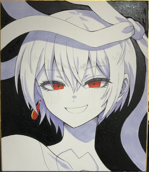 わかりにくいケド、結構黒の部分ラメっててキラキラしてますわ 