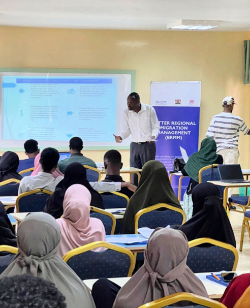 IOMKenya's tweet photo. IOM Kenya enhances #digitalfinancialliteracy for migrants, families and communities in Nairobi and Kiambu by providing training which equips stakeholders with knowledge to make informed decisions about budgeting, planning and saving of #remittances. https://t.co/TUqccUUlgZ