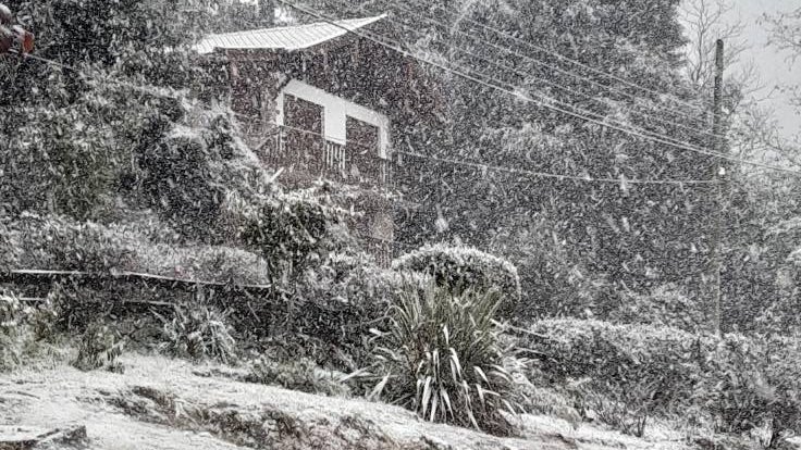 eldoceoficial's tweet photo. #GALERÍA | En fotos, la primera nevada del 2025 en las Altas Cumbres y La Cumbrecita >> https://t.co/wQ0kUYMmxq https://t.co/sFIn60ogqG
