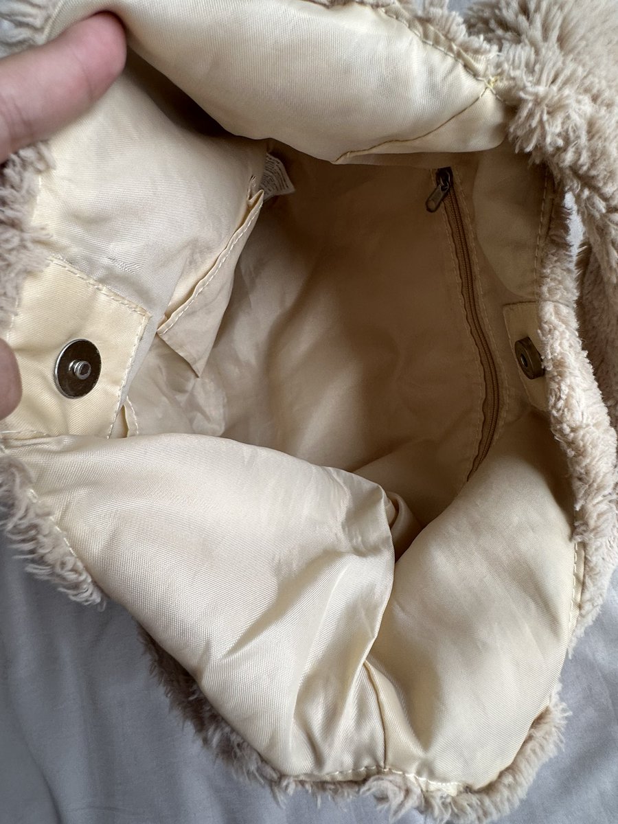 nniceeeee's tweet photo. 🧸กระเป๋าขนสีน้ำตาล
น้องนุ่มมากกก 
ราคา : 120฿

ค่าส่งเหมา 29฿
สนใจแคปภาพทัก dm 

#ส่งต่อ #ส่งต่อเสื้อผ้ามือ2 #ส่งต่อกระเป๋ามือสอง #กระเป๋ามือสอง #ส่งต่อเสื้อผ้ามือสอง #พร้อมส่ง https://t.co/o8FjBL1FZr