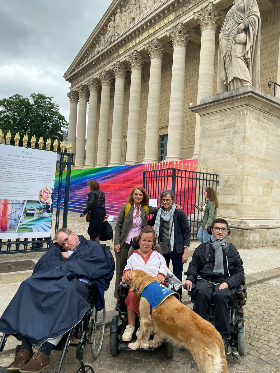 Nous sommes présents cette après midi à l’Assemblée Nationale pour assister au vote sur la loi fin de vie…

Mais aussi pour représenter les éligibles, leurs aidants et nombre d’entre vous qui espèrent, jusqu’au bout, que cette loi ne passe pas ! 

#Jesuiséligible #Jesuisaidant