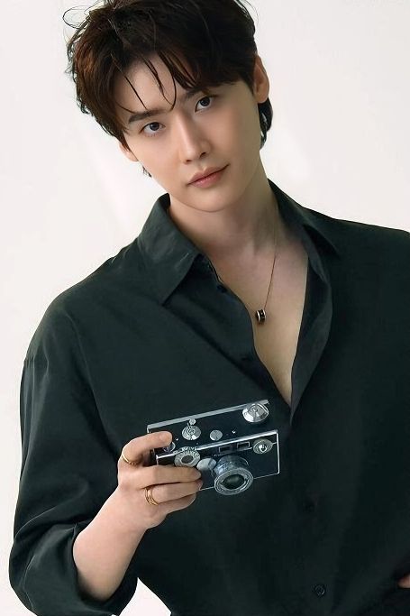 TamagoPost's tweet photo. LEE JONGSUK https://t.co/7Jwob6oB5j