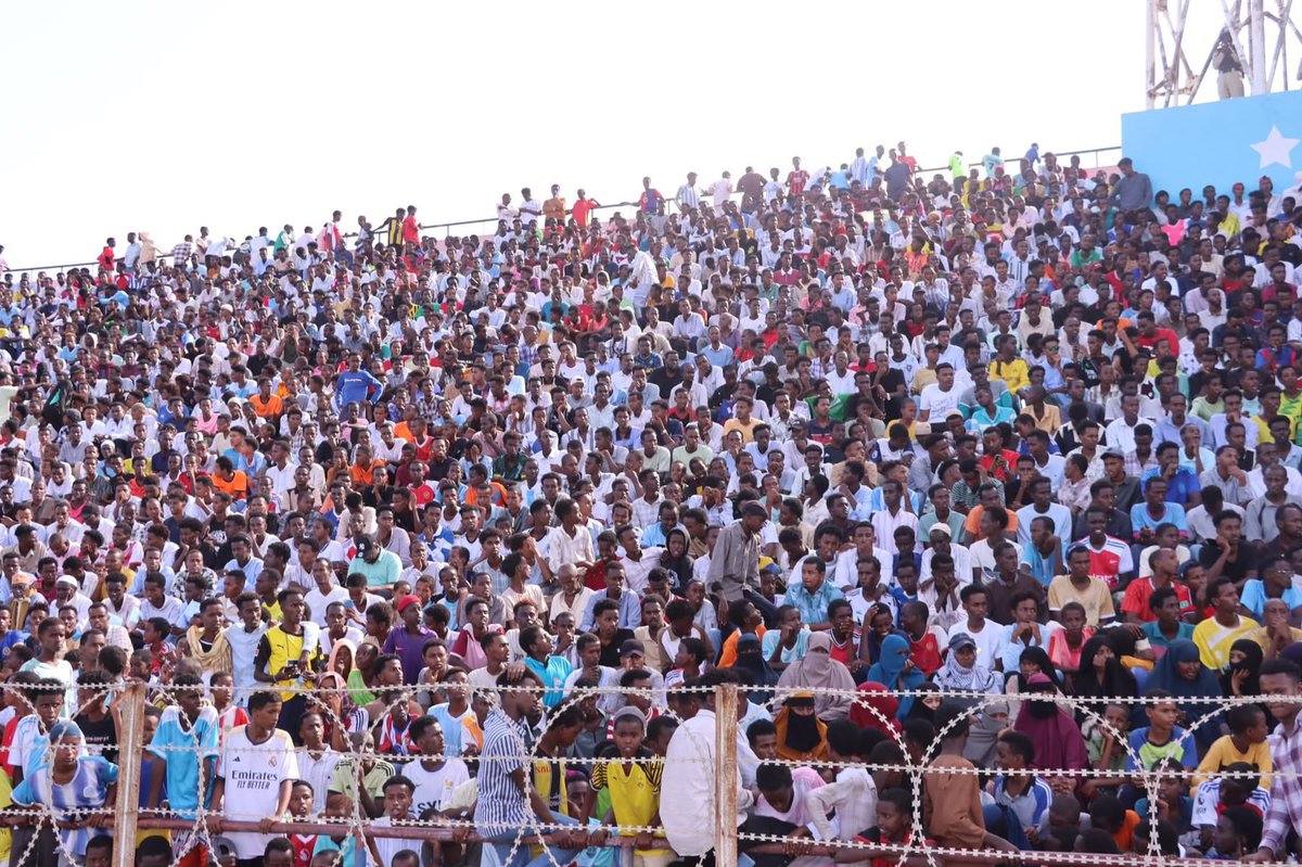 sntvnews1's tweet photo. #Mogadishu Stadium is packed with football fans and youth who are there to watch three African football legends play a match: Samuel Eto’o, Emmanuel Adebayor, and Jay-Jay Okocha. https://t.co/7qGmqZhOAF