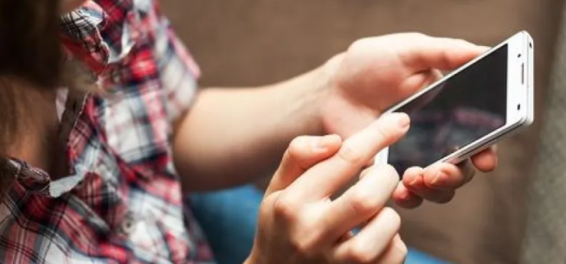 i_lofeudo's tweet photo. Primera condena por Sim Swapping contra Movistar por no prevenir una estafa con cambio de chip

La Justicia civil falló a favor de una usuaria que fue víctima de “Sim Swapping” y responsabilizó a la empresa telefónica por no garantizar la seguridad de sus datos personales. 

El fallo obliga a indemnizarla con más de 22 millones de pesos. 

El banco fue eximido de responsabilidad al demostrar que su sistema funcionó correctamente.

https://t.co/pFlYd0Vtlm