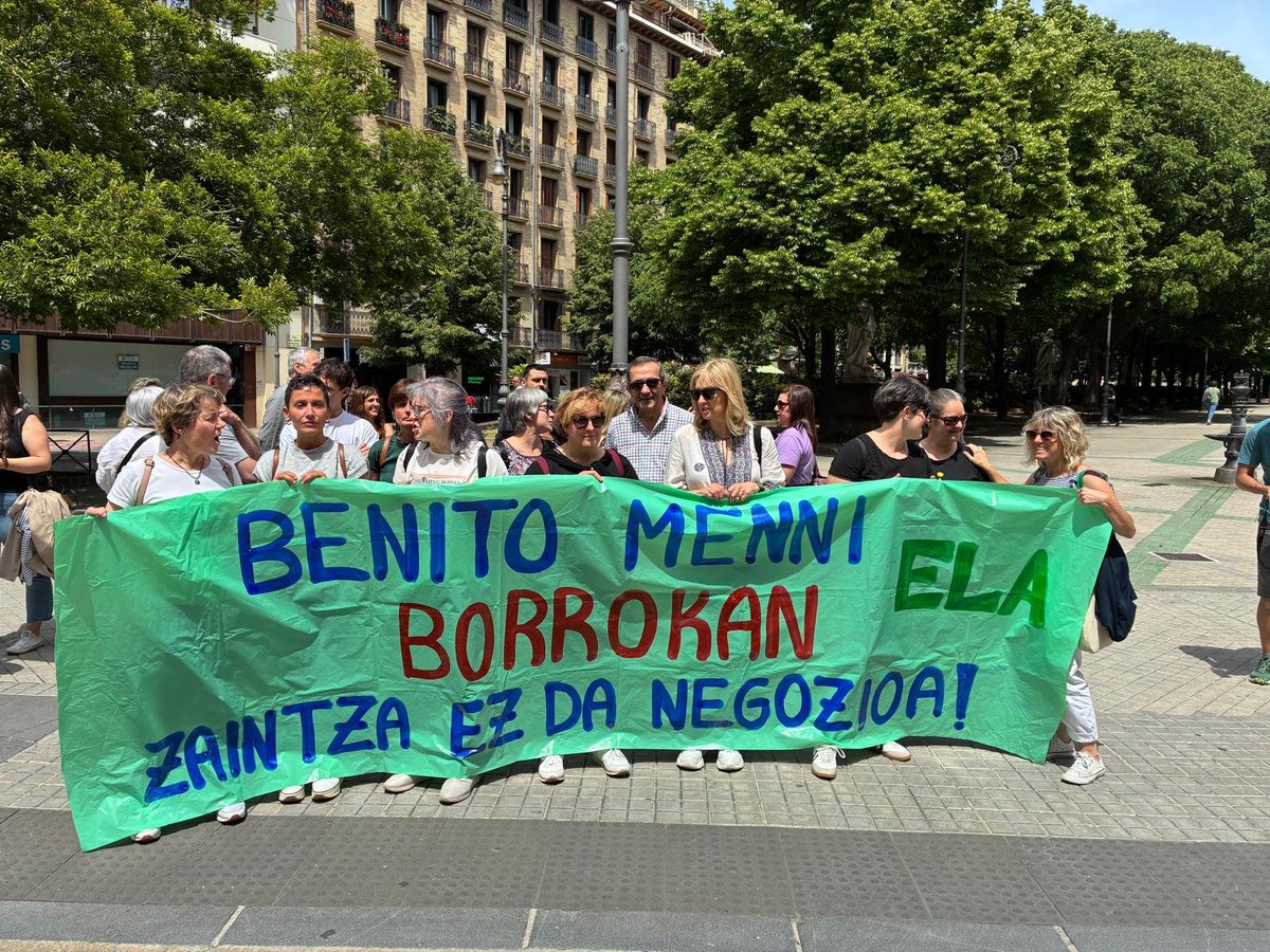📢Elizondoko Benito Menniko langileak #greba|n baldintzak eta zerbitzua hobetzeko

➡️La plantilla de Benito Menni de #Elizondo ha ido al
<a href="/parlamentoNA/">Parlamento de Navarra / Nafarroako Parlamentua</a> ha exponer su situación

🔴Mañana cumplen 3⃣6⃣ días de #huelga para mejorar las condiciones y el servicio‼️