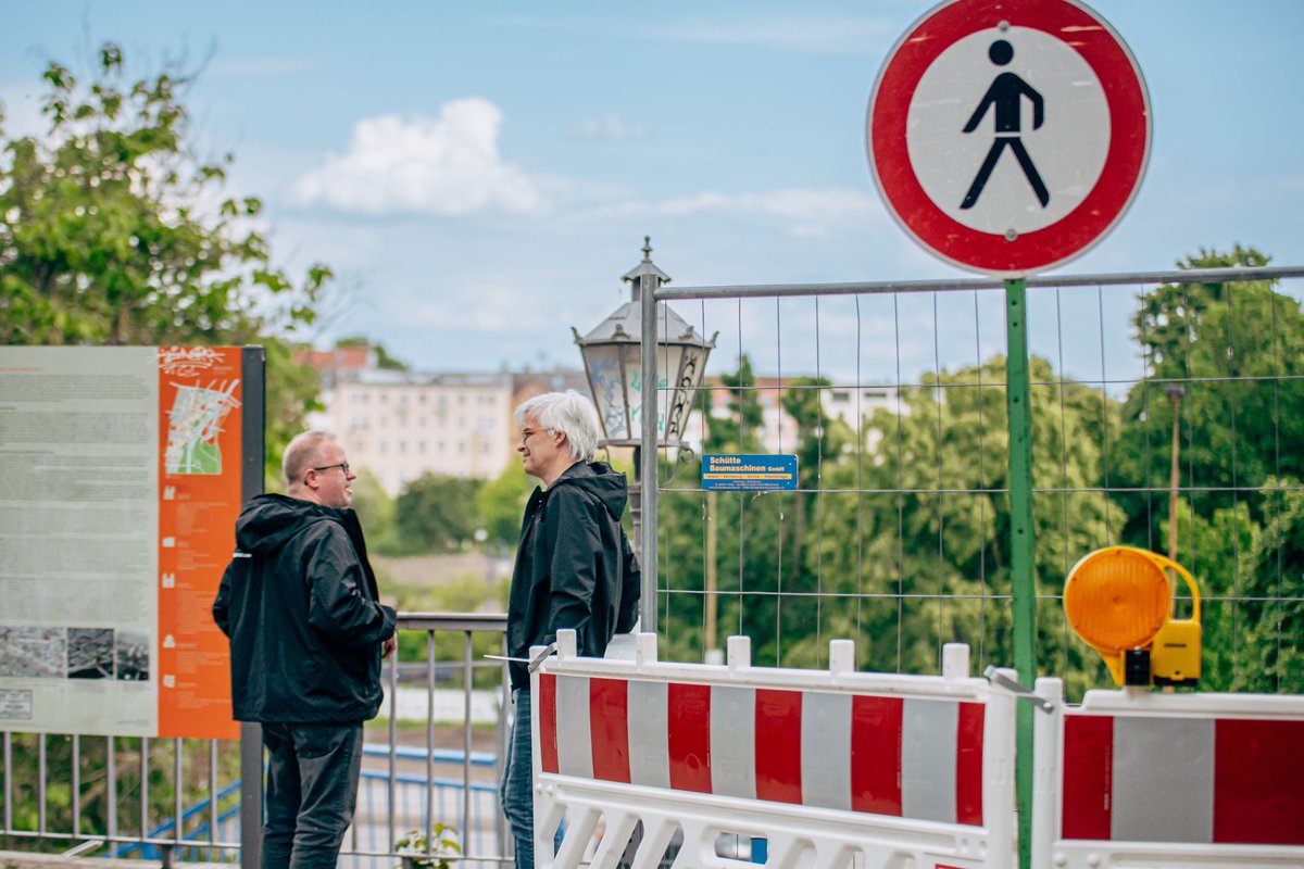 In unserem neuen Podcast sprechen wir über den Stadtrat im Mai. Es geht um Hotelbaupläne im Magdeburger Stadtpark, die Petriförderbrücke, die Förderung von Migrant*innenorganisationen, die Kanonenbahn, Verkehrsberuhigung in der Neustadt und vieles mehr. 
madeleine-linke.de/podcast/inside…