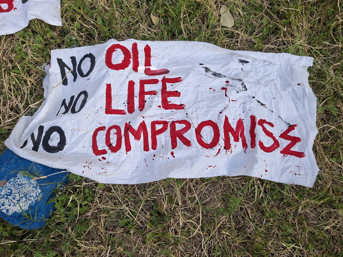 WuodApondi's tweet photo. The fossil fuel industry is running out of time, and they know it. That’s why they fear our voices. That’s why they jail our comrades. That’s why they ban our protests. But history is on our side. We will win.
@Fridays4FutureU

#FreeKCB11 
#StopEACOP 
#KCBComplicity https://t.co/s8djL3NprC