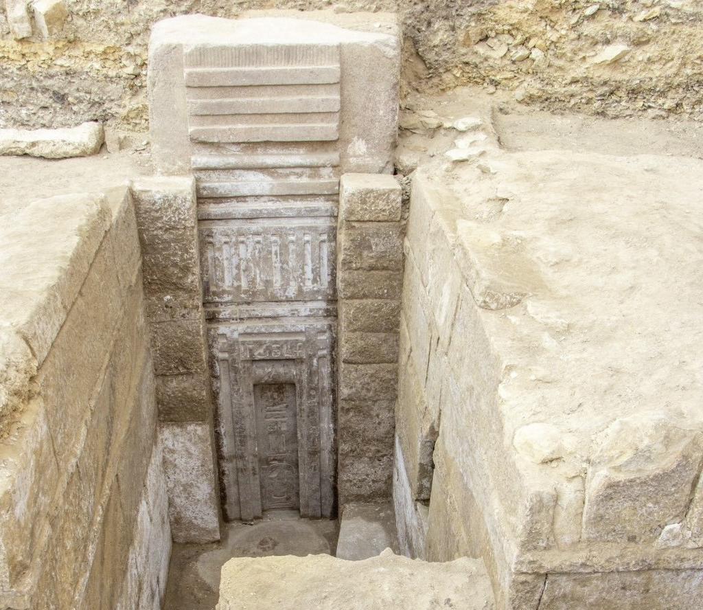 #Égypte : le tombeau du prince Waser-If-Re, fils du pharaon Ouserkaf (Vᵉ dynastie), a été découvert dans la nécropole de Saqqara. Une fausse porte monumentale en granit rose y a été retrouvée !
✒️Laurence Caillaud
👉 actu-culture.com/archeologie/eg…
#Archéologie #Égypte #Saqqara