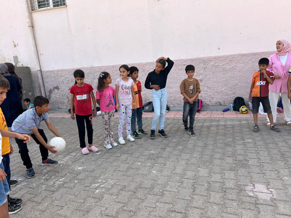 Geleneksel Çocuk Oyunları Şenliği kapsamında 4.sınıflarımız 7 taş oyunu oynadı.
<a href="/ali_eyyupkoca/">Ali Eyyupkoca</a> 
<a href="/klcengiz/">cengiz kılıç</a> 
<a href="/mardinilmem/">Mardin İl Millî Eğitim Müdürlüğü</a> 
<a href="/Dargecit_MEM/">Mardin Dargeçit ilçe Milli Eğitim Müdürlüğü</a>