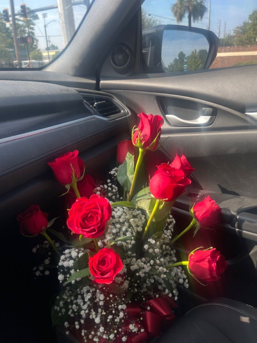 Güllerimi ve akşama hediyemi aldım şimdi çiçeğimi almaya gidiyorum ❤️❤️