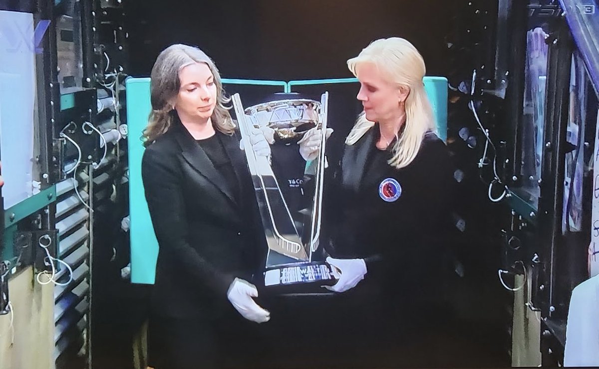 KellyHockeyHall's tweet photo. Thrilled and honoured to present the Walter Cup to the #PWHL champions #MinnesotaFrost for the second time. This year with my ⁦@HockeyHallFame⁩ colleague Miragh Bitove. https://t.co/laaWYS6ugQ