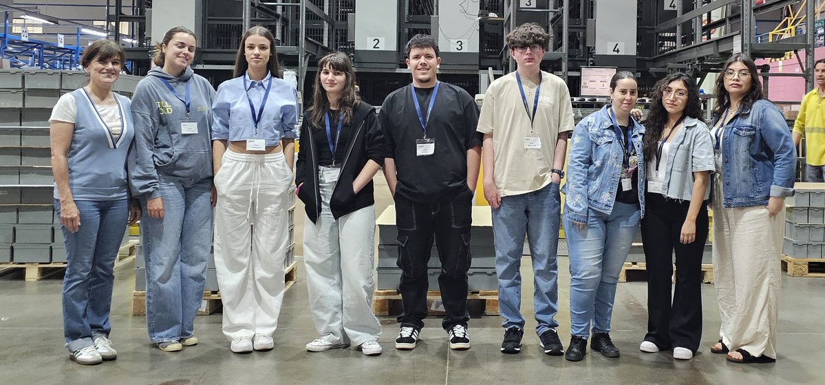HEFAME (@hefame_es) on Twitter photo ⚕️ Este mes hemos recibido la visita de los de alumnos de Farmacia de <a href="/cesurformacion/">CESUR. Tu Centro Oficial de Formación Profesional</a> 👩🔬
Los estudiantes han realizado un recorrido por nuestras instalaciones centrales de Santomera 🏢, donde han conocido de primera mano la logística y distribución, que garantiza el suministro ⚕️ Este mes hemos recibido la visita de los de alumnos de Farmacia de <a href="/cesurformacion/">CESUR. Tu Centro Oficial de Formación Profesional</a> 👩🔬
Los estudiantes han realizado un recorrido por nuestras instalaciones centrales de Santomera 🏢, donde han conocido de primera mano la logística y distribución, que garantiza el suministro