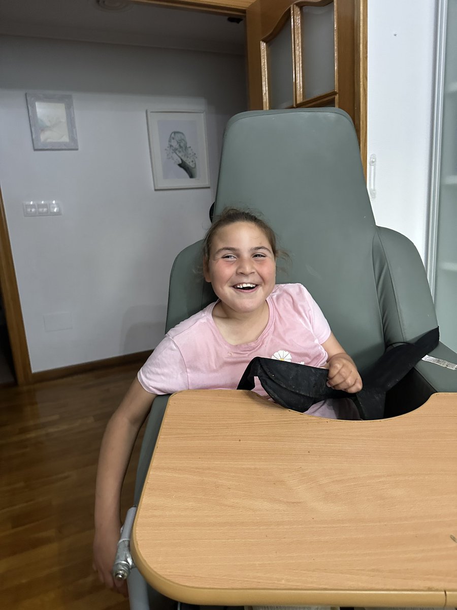 JRunningteam's tweet image. Pues el caso es que desde ayer me siento muy afortunado. Joaquinete usa gafas y por fin van a subvencionar parcialmente esa prótesis. Así no podré echar la culpa a su hipermetropía si algún día fracasa escolarmente. Será un hombre de provecho el día de mañana…(nótese la ironía)…