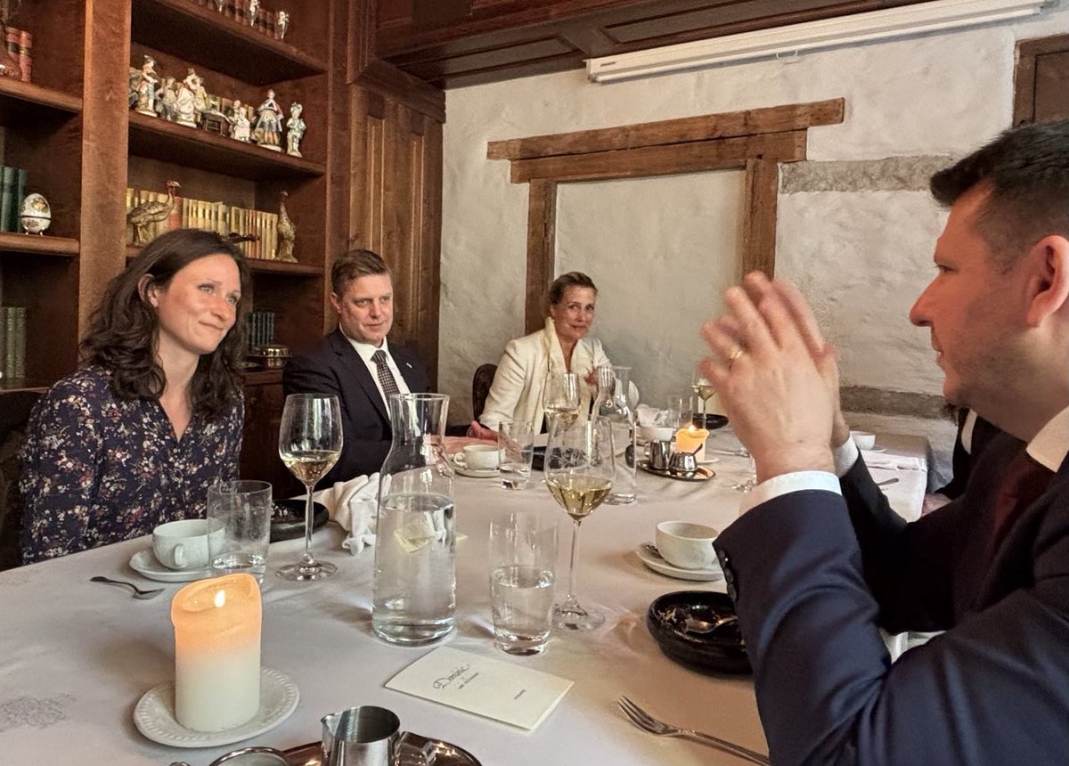 Sharing food, and food for thought with my 🇳🇴 colleague <a href="/MVarteressian/">Maria Varteressian</a>.

Very likeminded, focused, and putting our money where our mouth is.