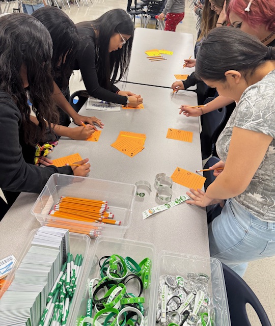 NeffCounselors's tweet image. Mental Health Awareness Month is a great time to promote discussion & understanding about mental health. At today's POP-UP we asked students, “What will they do to rest their brain this summer?” Sending them with a small token as a reminder to take care this summer:) @NISDPatNeff