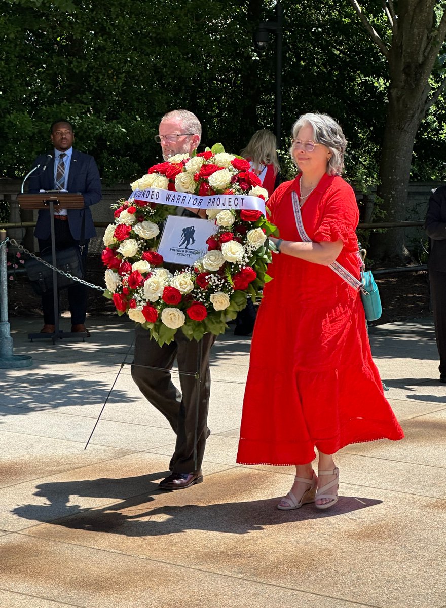 Honored to have Warrior Advocate Leader Brent Reiffer and his wife (and WWP teammate) Chris Reiffer place the @WWP wreath at the Tomb of the Unknown Soldier on Memorial Day to honor those who paid the ultimate price for our freedoms.