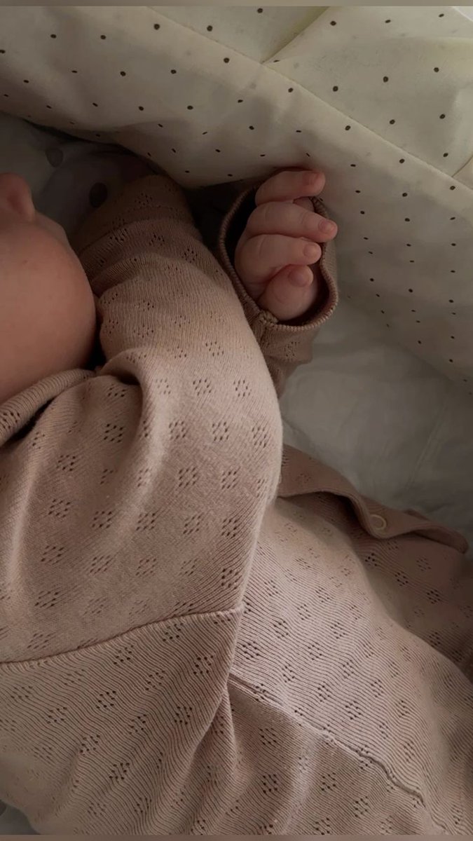 Apenas passando por aqui para avisar que a família Wynknight D'La Cruz aumentou e temos um baby vampy agora. Nossa pequena Helena.