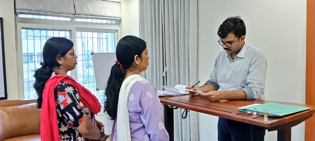 LateharDistrict's tweet photo. जन शिकायत में सभी शिकायतकर्ताओं की समस्याओं को सुनने के पश्चात संबंधित विभाग के अधिकारियों को निर्देशित किया कि सभी आवेदनों का भौतिक सत्यापन करते हुए समस्याओं का जल्द से जल्द समाधान करना सुनिश्चित करें।
@JharkhandCMO https://t.co/JnakuYox9C