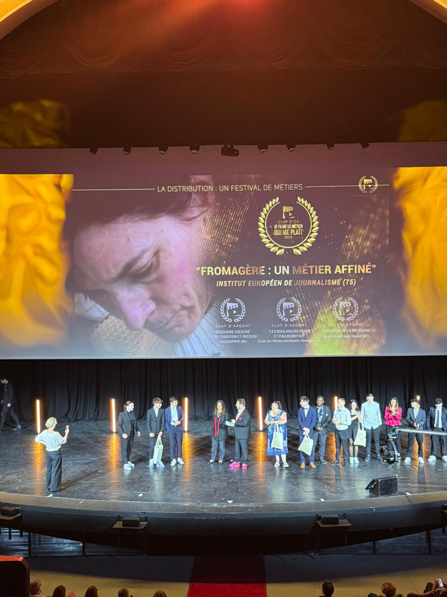 ParcoursMétiers.tv (@parcours_metier) on Twitter photo 🏆 Félicitations aux lauréats de #JeFilmeLeMétierQuiMePlaît – catégorie distribution !
🥇 CLAP D’OR Fromagère : un métier affiné - Institut européen de journalisme
👏 Merci à <a href="/CarrefourRecrut/">Carrefour Recrute</a> pour leur soutien aux jeunes qui explorent les métiers de la grande distribution ! 🏆 Félicitations aux lauréats de #JeFilmeLeMétierQuiMePlaît – catégorie distribution !
🥇 CLAP D’OR Fromagère : un métier affiné - Institut européen de journalisme
👏 Merci à <a href="/CarrefourRecrut/">Carrefour Recrute</a> pour leur soutien aux jeunes qui explorent les métiers de la grande distribution !
