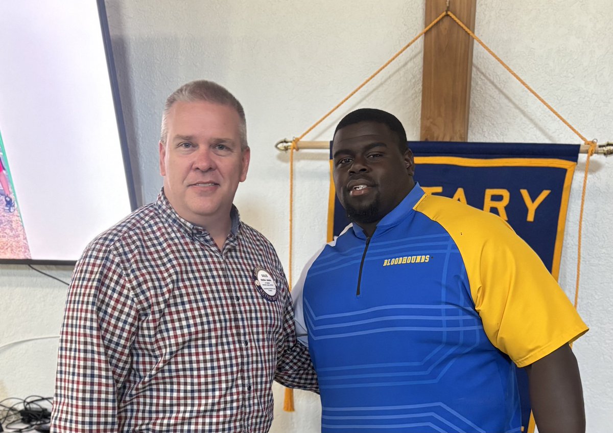 Bloodhounds_AHS's tweet photo. Head Coach @coach_thamas66 speaking at @Rotary Club Auburndale today. Booster spotlight Skiles Jones of @PatriotLegalGrp 

#ControlTheDASH https://t.co/cRWYYjfi2q