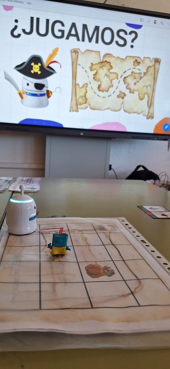 JoseAGonZIllera's tweet photo. ¡Diversión y aprendizaje con True True en el #CEIPFernandodelosRíos de #LasRozas! Buscamos tesoros y enseñamos a sumar a nuestro robot con Infantil 5 años y 1º de Primaria.
 #CodigoEscuela4_0_Madrid #IF_CMadrid #CTIF_MadridOeste https://t.co/3EAQU6MYSd