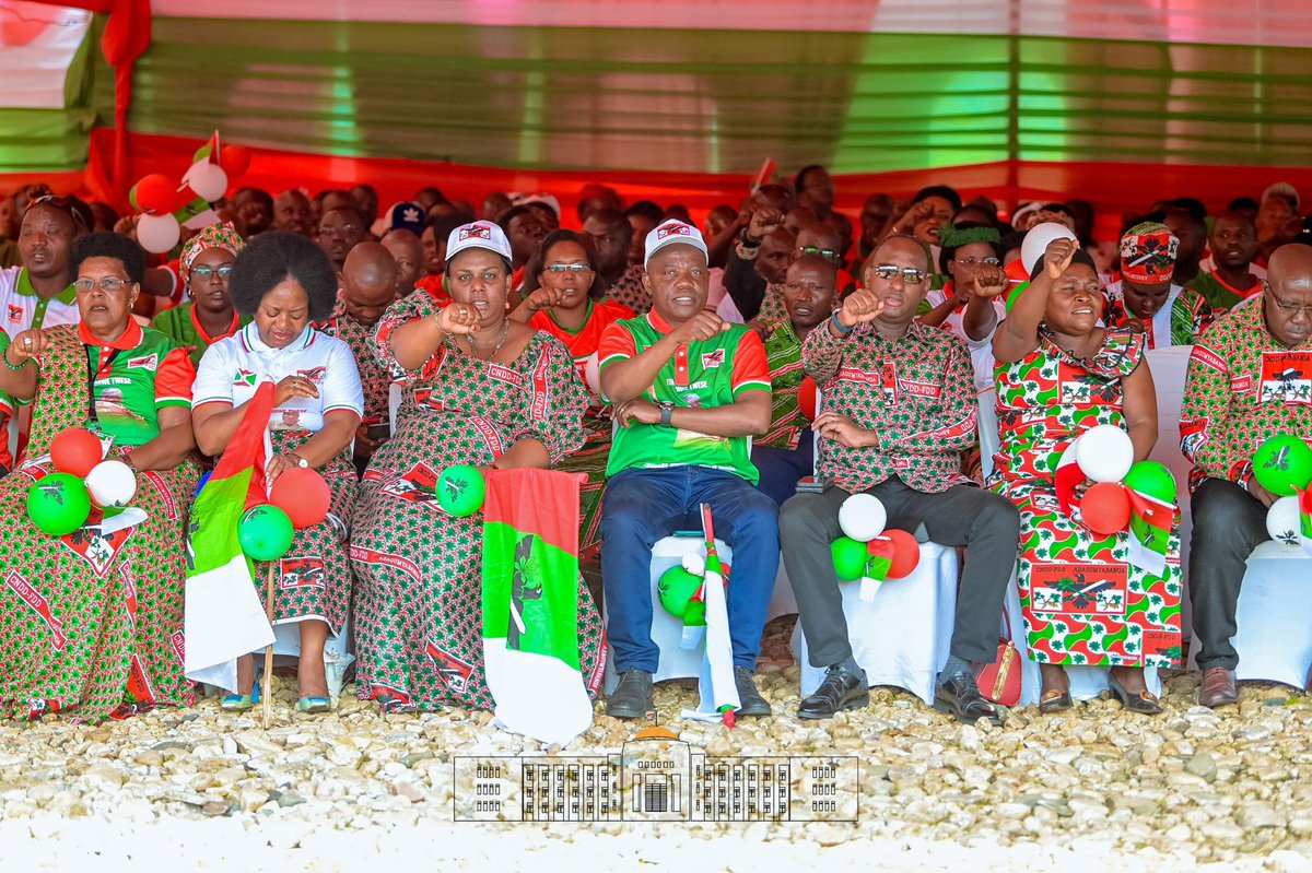 Ntare Rushatsi House (@ntarehouse) on Twitter photo Dans son message, SE <a href="/GeneralNeva/">SE Evariste Ndayishimiye</a> a rappelé le bilan positif qui marque le leadership du <a href="/CnddFdd/">CNDD-FDD</a> en soulignant particulièrement la restauration de la paix&sécurité dans le pays, le renforcement de la démocratie, de la bonne gouvernance, de la cohésion sociale et de la diplomatie Dans son message, SE <a href="/GeneralNeva/">SE Evariste Ndayishimiye</a> a rappelé le bilan positif qui marque le leadership du <a href="/CnddFdd/">CNDD-FDD</a> en soulignant particulièrement la restauration de la paix&sécurité dans le pays, le renforcement de la démocratie, de la bonne gouvernance, de la cohésion sociale et de la diplomatie