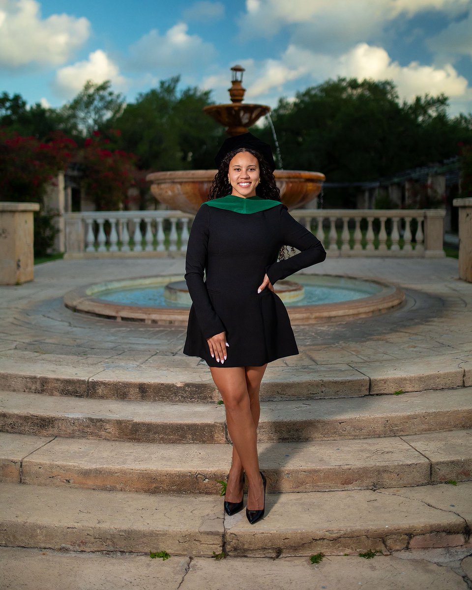 GianaHJohnson's tweet photo. Introducing Dr. Giana Haley Johnson, MD. Proud to stand among the 2.8% of Black women physicians.  Even prouder to be a future physiatrist. 💪🏽🖤🎓

#MD2025 #BlackWomenInMedicine #FirstGenMD #PM&amp;R #doctor #graduate #blackwomen #physician #sgu https://t.co/qASNPoI2o3
