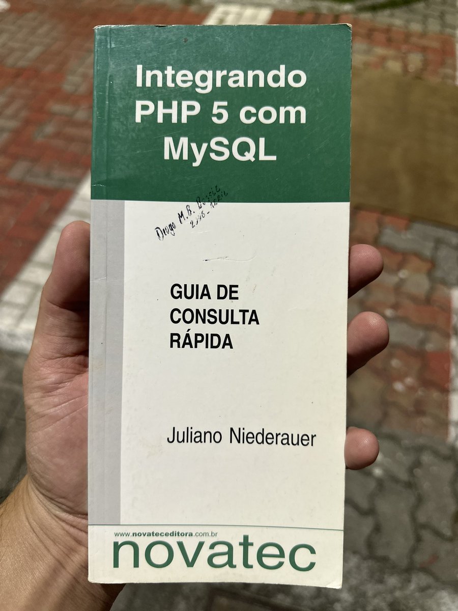 Achei mais um, agora de 2006:
