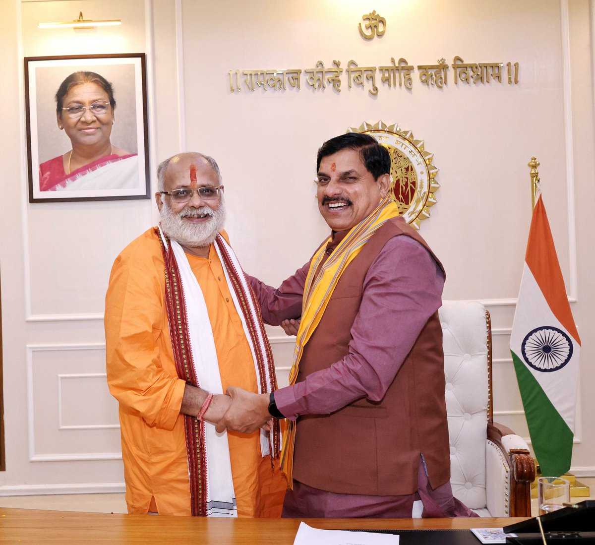 Office of Dr. Mohan Yadav (@drmohanoffice51) on Twitter photo आज भोपाल निवास स्थित समत्व भवन में माननीय मुख्यमंत्री जी से सिरोंज विधानसभा क्षेत्र के विधायक श्री उमाकांत शर्मा जी ने सौजन्य भेंट की।
<a href="/DrMohanYadav51/">Dr Mohan Yadav</a>
<a href="/Umakant80/">Umakant Sharma MLA (मोदी का परिवार)</a> आज भोपाल निवास स्थित समत्व भवन में माननीय मुख्यमंत्री जी से सिरोंज विधानसभा क्षेत्र के विधायक श्री उमाकांत शर्मा जी ने सौजन्य भेंट की।
<a href="/DrMohanYadav51/">Dr Mohan Yadav</a>
<a href="/Umakant80/">Umakant Sharma MLA (मोदी का परिवार)</a>