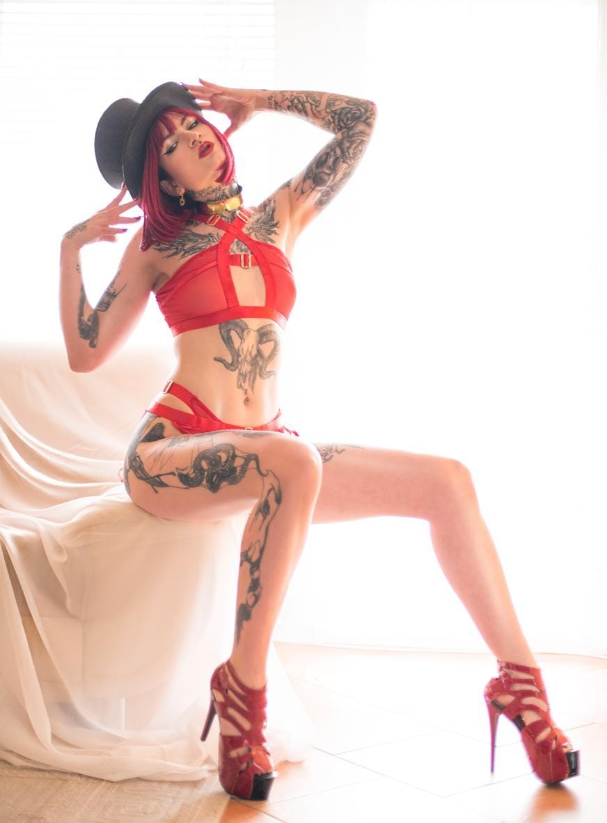 Cirque_Bizarre (@bizarre_cirque) on Twitter photo Darf ich vorstellen: Mistress Dea de Vil
Sie ist elegant, sinnlich und voller Authentizität.
Empathisch und leidenschaftlich, spielt sie mit den feinen Zwischentönen – mal zart, mal kraftvoll. Eine starke, faszinierende Persönlichkeit, die unser Team bereichert.
<a href="/mrs_dea_de_vil/">Dea De Vil</a> Darf ich vorstellen: Mistress Dea de Vil
Sie ist elegant, sinnlich und voller Authentizität.
Empathisch und leidenschaftlich, spielt sie mit den feinen Zwischentönen – mal zart, mal kraftvoll. Eine starke, faszinierende Persönlichkeit, die unser Team bereichert.
<a href="/mrs_dea_de_vil/">Dea De Vil</a>