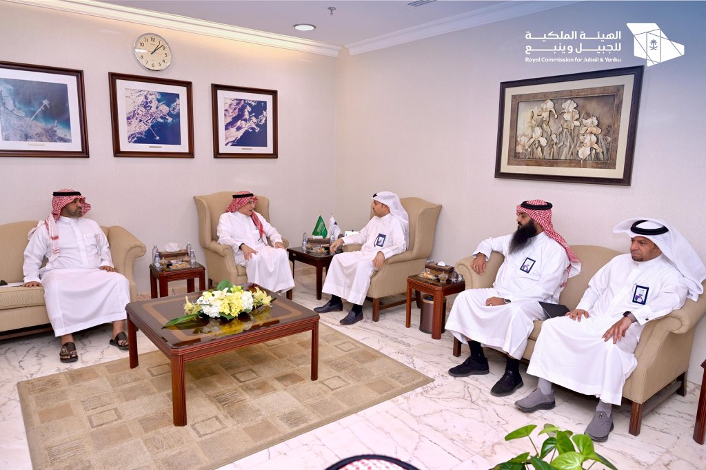 الهيئة الملكية بالجبيل (@rcjy_jubail) on Twitter photo استقبل الرئيس التنفيذي
م. محمود الذيب <a href="/_maltheeb/">محمود بن صالح الذيب Mahmoud Al-Theeb</a>
رئيس مجلس المديرين بشركة بيئة
أ. أيمن كامل، جرى خلال اللقاء مناقشة مستجدات أعمال مشروع الشركة بمدينة الجبيل الصناعية
#صناعة_وحياة استقبل الرئيس التنفيذي
م. محمود الذيب <a href="/_maltheeb/">محمود بن صالح الذيب Mahmoud Al-Theeb</a>
رئيس مجلس المديرين بشركة بيئة
أ. أيمن كامل، جرى خلال اللقاء مناقشة مستجدات أعمال مشروع الشركة بمدينة الجبيل الصناعية
#صناعة_وحياة