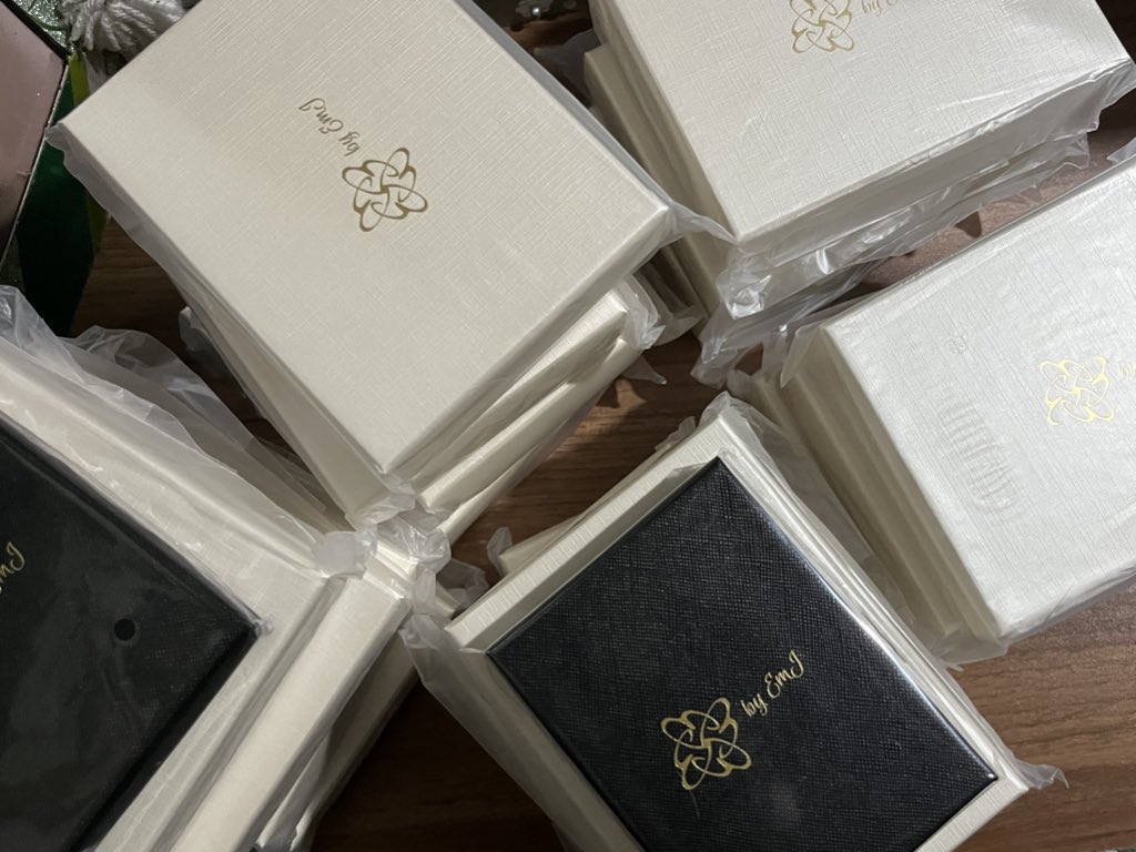 jinyoonchi's tweet photo. wts lfb ph | #ennasell

onhand
ready to ship
bts svt wallets from @by_emj 

ᯓ love yourself wallet 1,900
ᯓ god of music wallet 2,300

can ship agad if payo
can also reserve for 50% nrdp, rembal after 1 month

reply / dm to order https://t.co/jj0KyLE1wA