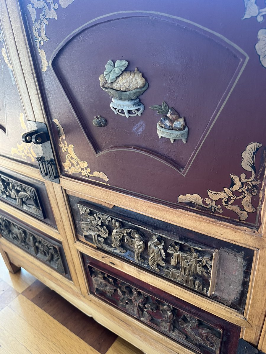 evanaustinauthr's tweet image. Okay Imaginauts:
What’s in THIS cabinet?
#creativityexercises
#justforfun
#imagination