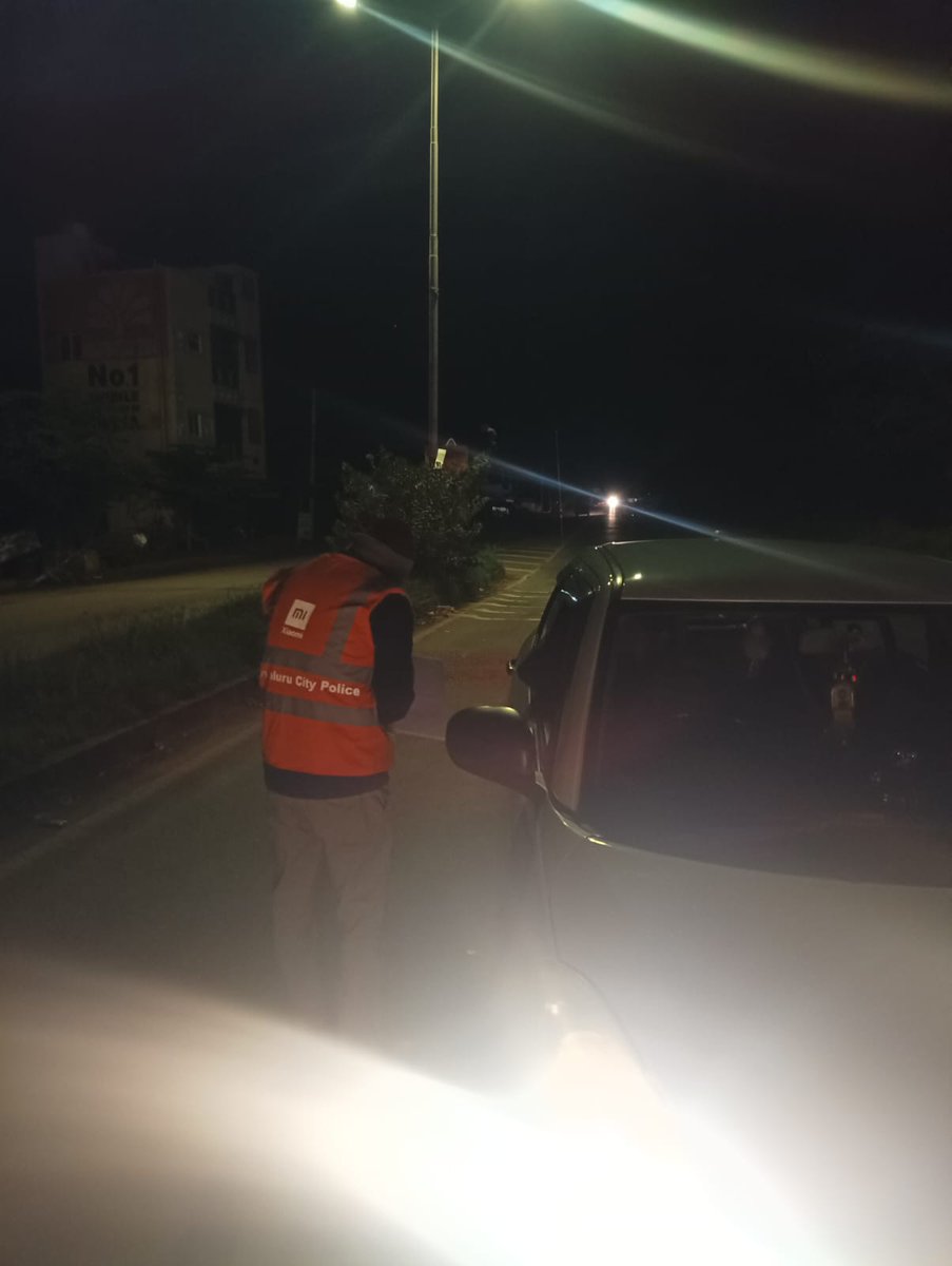dbpuraruralpolice (@dbpuraruralbng) on Twitter photo ಈ ದಿನ ಕಂಠನಕುಂಟೆ ಸರ್ಕಲ್ ನಲ್ಲಿ ಚೆಕ್ ಪೋಸ್ಟ್ ನಾಕಾಬಂದಿ ಹಾಕಿ ವಾಹನಗಳನ್ನು ಚೆಕ್ ಮಾಡಲಾಯಿತು.<a href="/bngdistpol/">SP Bengaluru District Police</a> ಈ ದಿನ ಕಂಠನಕುಂಟೆ ಸರ್ಕಲ್ ನಲ್ಲಿ ಚೆಕ್ ಪೋಸ್ಟ್ ನಾಕಾಬಂದಿ ಹಾಕಿ ವಾಹನಗಳನ್ನು ಚೆಕ್ ಮಾಡಲಾಯಿತು.<a href="/bngdistpol/">SP Bengaluru District Police</a>