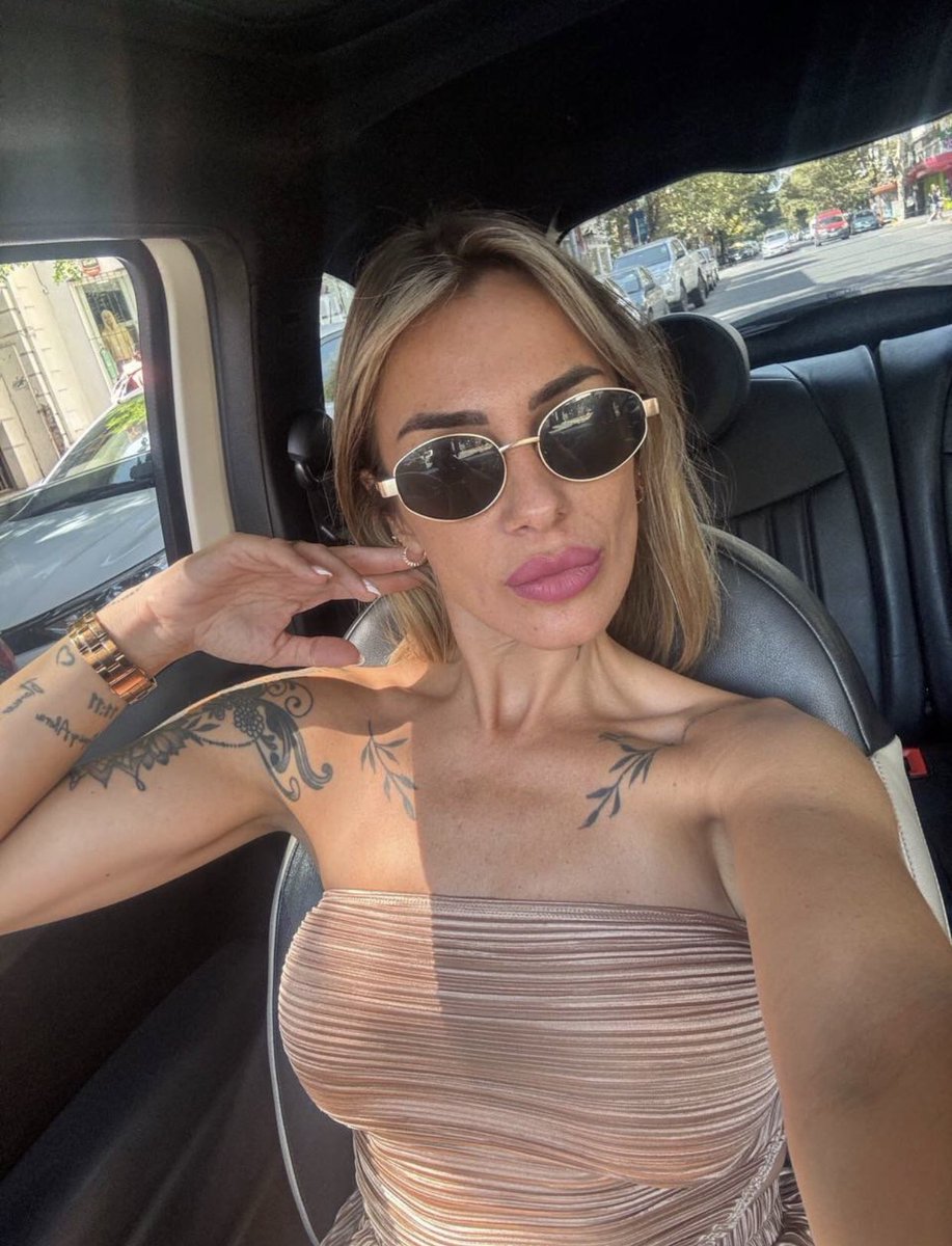 Ο πρώην άντρας μου με απάτησε με μια πολύ άσχημη πιτσιρίκα επειδή με θεωρούσε <<γριά>>
Θεωρείτε είμαι άσχημη στα 45 μου έτη;