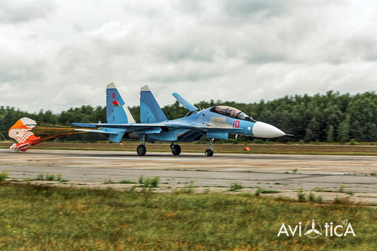 KURYER🤔 (@rss_40) on Twitter photo 🇷🇺🇧🇾 A batch of newly built Su-30SM-2 joins Belorussian Af. 
📸 Courtesy: AviaticA 🇷🇺🇧🇾 A batch of newly built Su-30SM-2 joins Belorussian Af. 
📸 Courtesy: AviaticA